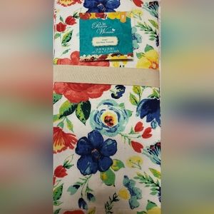 Brand new pioneer woman kitchen towels
